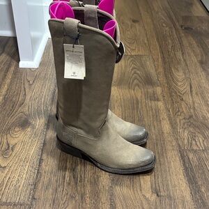 Ariat Tan Leather Cowboy Boots- Memphis style